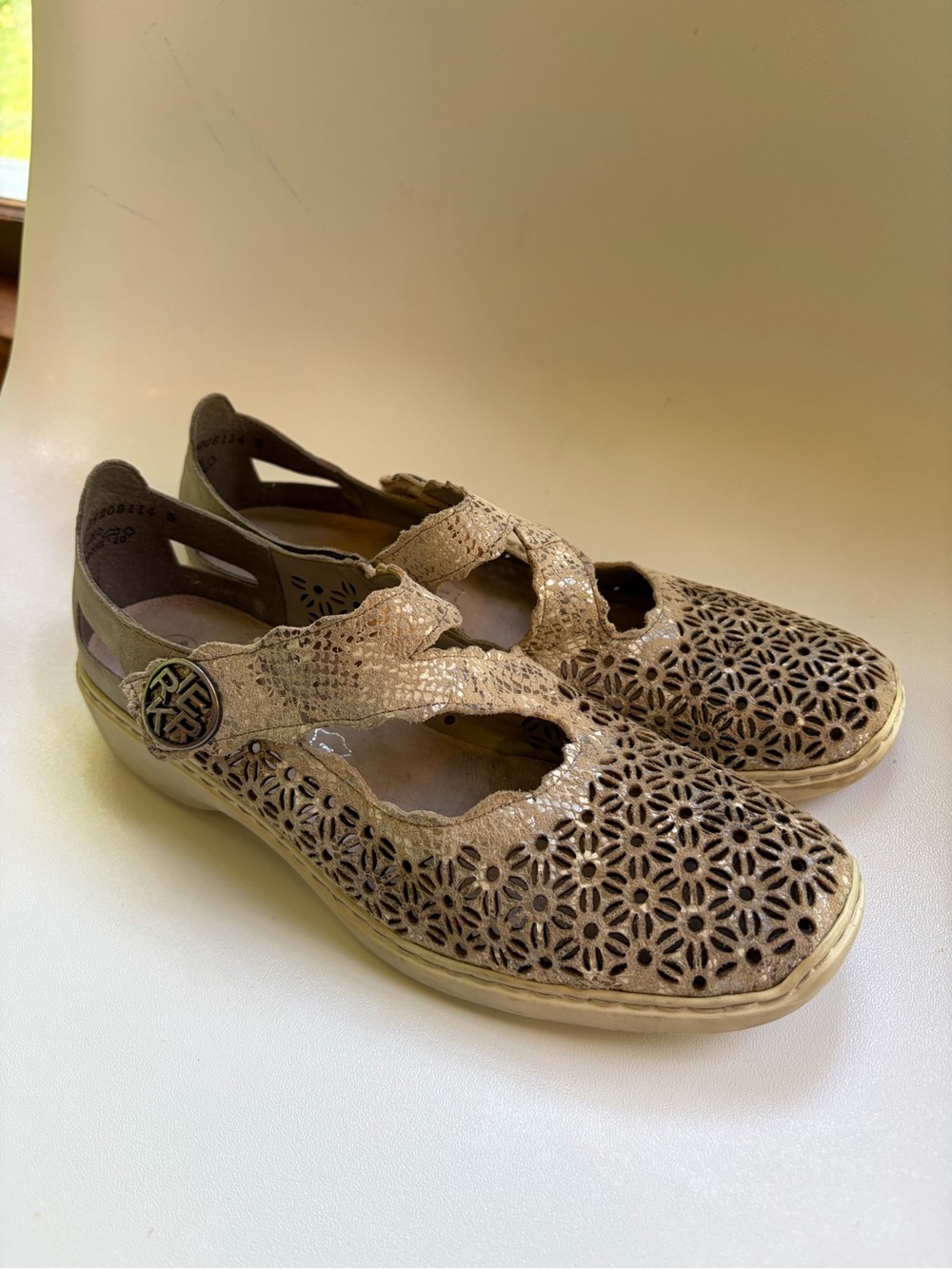 Rieker sz 42 / 11 Doris Mary Jane Strap Shoes Supportive Soft Metallic Leather